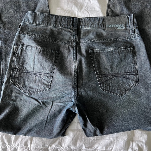 Lightly worn Express Dark Wash Kingston Classic Fit Straight Leg Men Jeans 32x30 - Picture 4 of 5